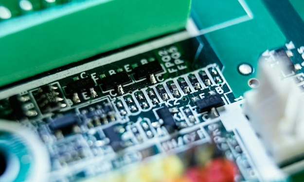 Ручной монтаж электронных компонентов: руководство для начинающих и профессионалов