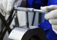 Важные требования безопасности при работе с инструментом на слесарных и сборочных