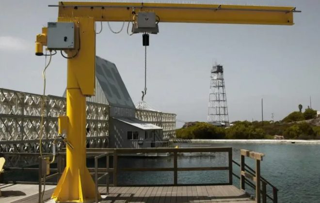 Консольный кран в производстве: где применяется и как выбрать